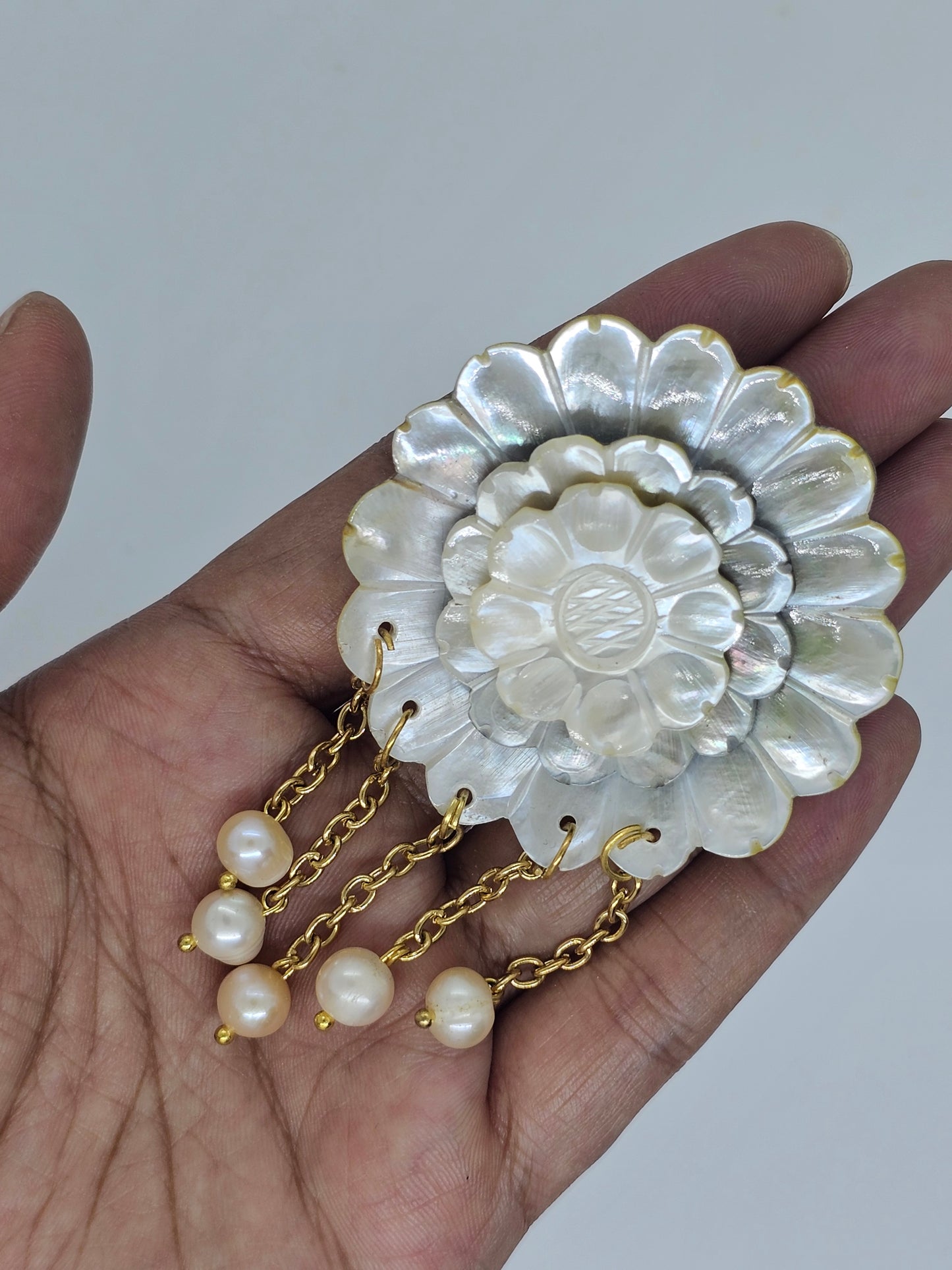 Nyana Pearl/Mother of pearl Chain Brooch Kerongsang